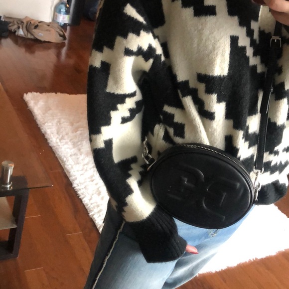 Sam Edelman Handbags - Sam Edelman black crossbody